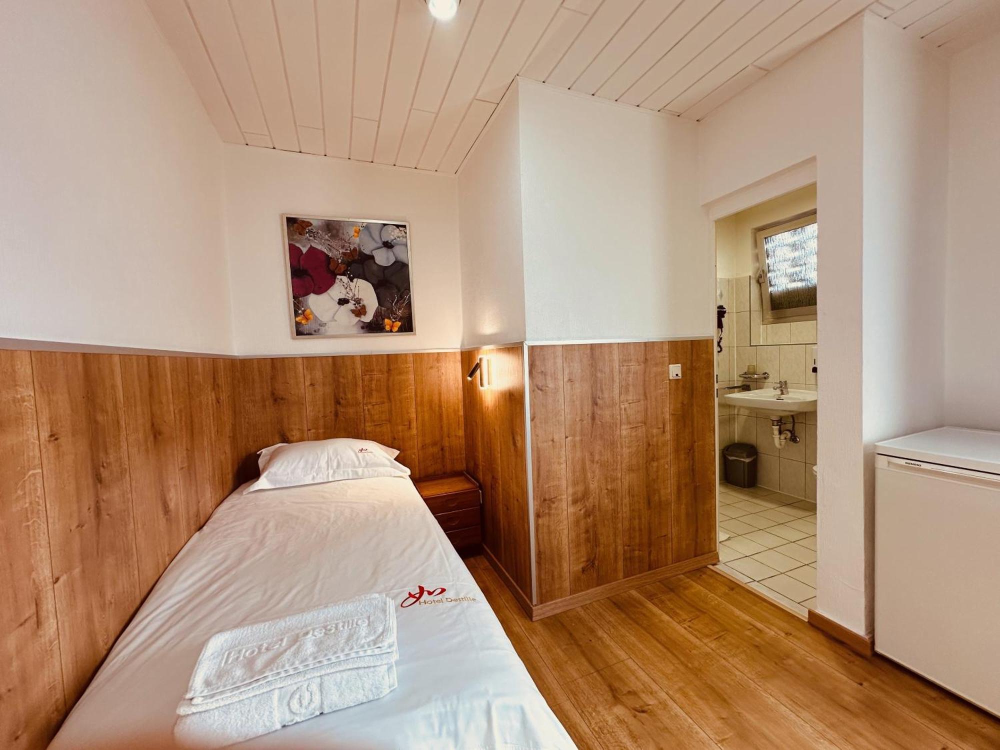 Hotel Destille Dormagen Ruang foto