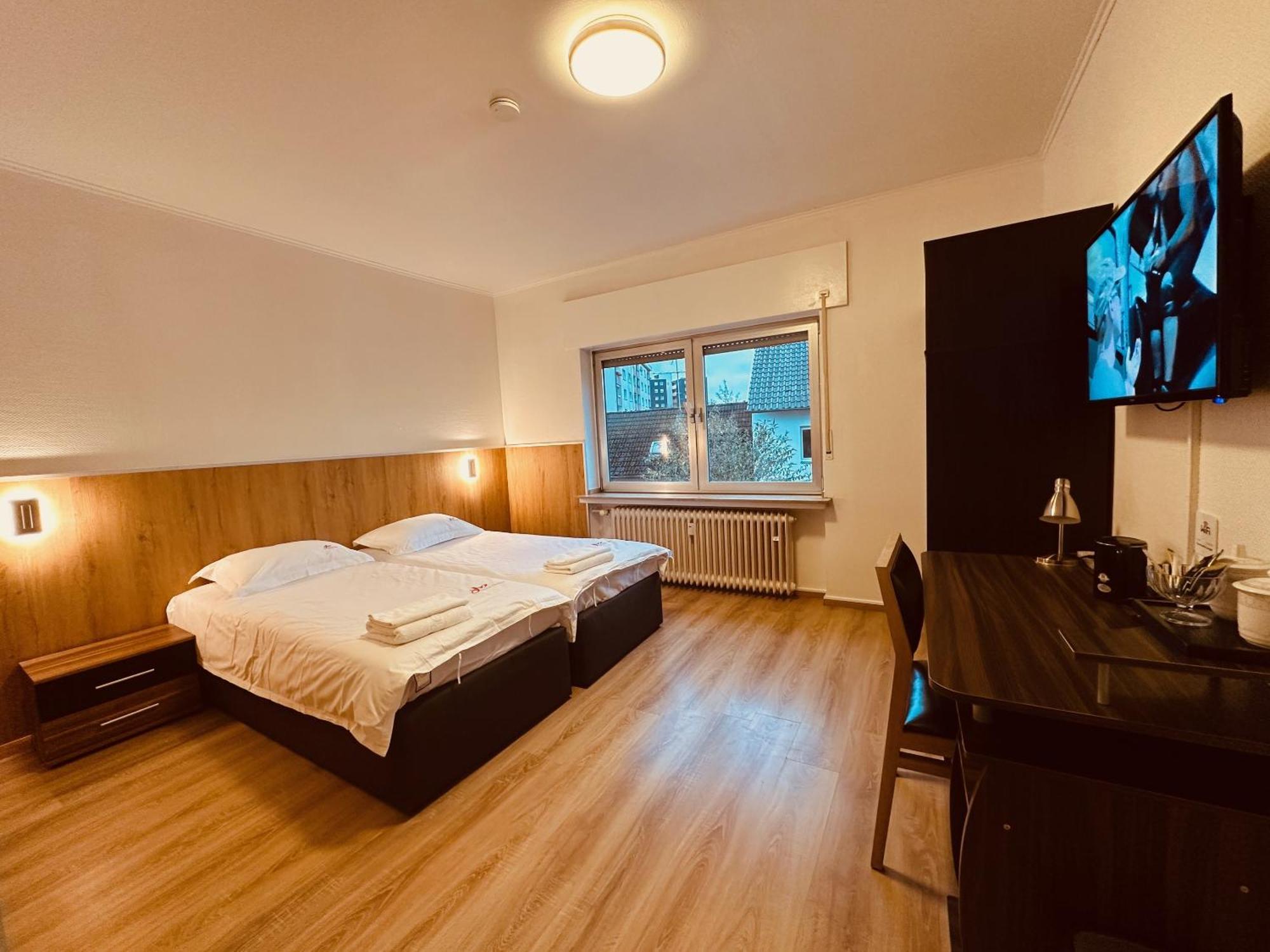 Hotel Destille Dormagen Bagian luar foto