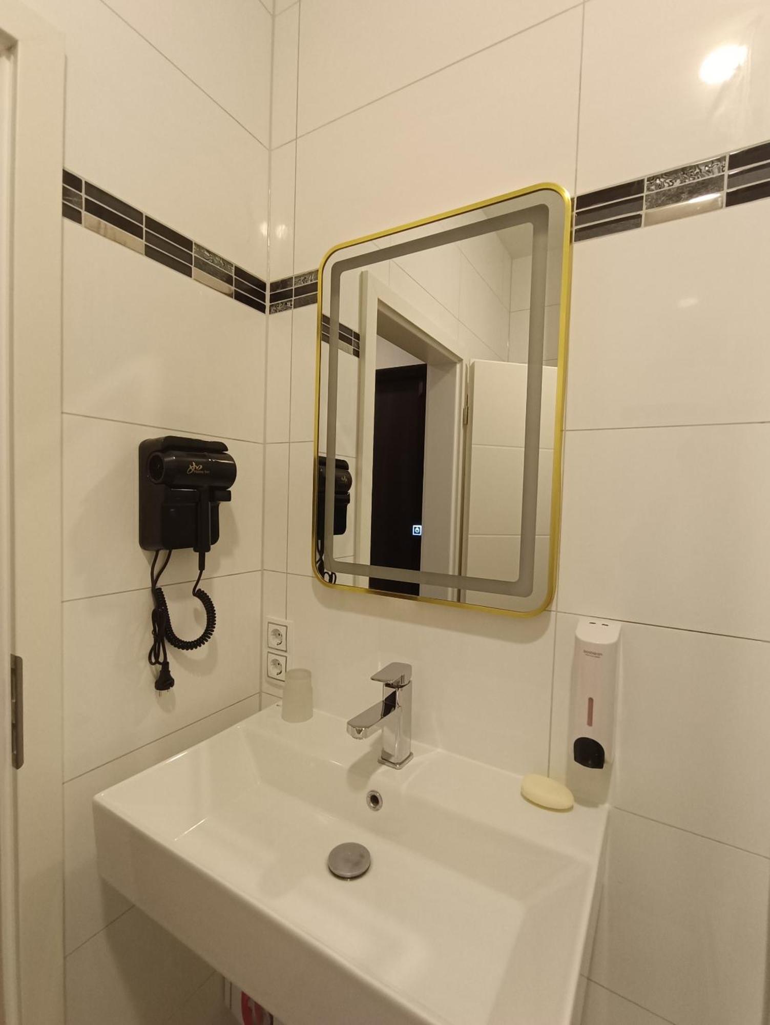 Hotel Destille Dormagen Bagian luar foto