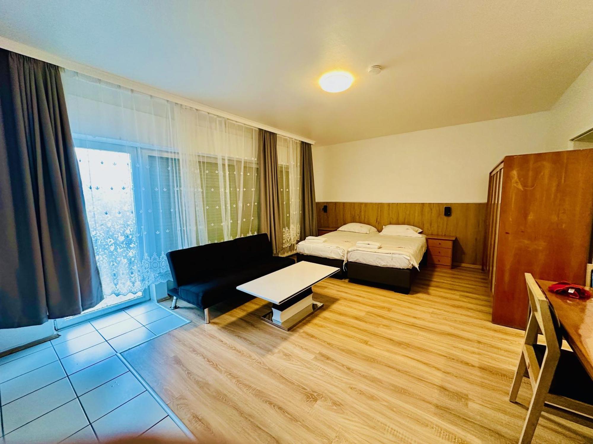 Hotel Destille Dormagen Bagian luar foto